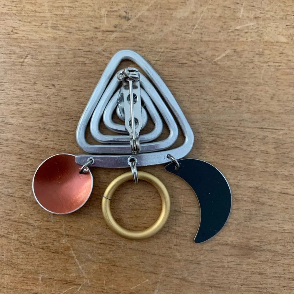 Lapel pin that also holds eyeglasses